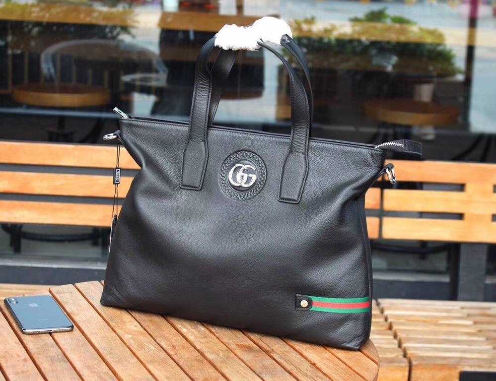 Lot. Horizontal models Gucci GUCCI   Model 0249-1. high-end goods     both workmanship and materials have reached a very high level, fine handmade car line design. Alignment hardware G is the most fashionable design this