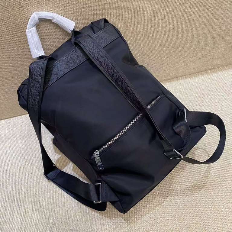 G family original Italian    shoulder bag this year to create a new channel goods   Energetic business   ideal for men's    LOGO clear and unparalleled   top into the fabric quality is beyond doubt!     Soft and delicate