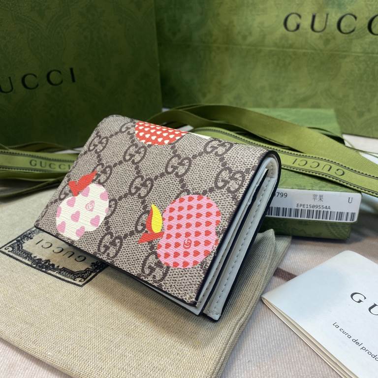 gucci latest     heart-shaped apple! Counter quality, physical real shot! Model No. 663922  Size 11x8.5x3cm