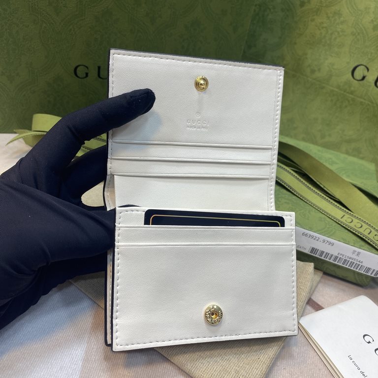 gucci latest     heart-shaped apple! Counter quality, physical real shot! Model No. 663922  Size 11x8.5x3cm