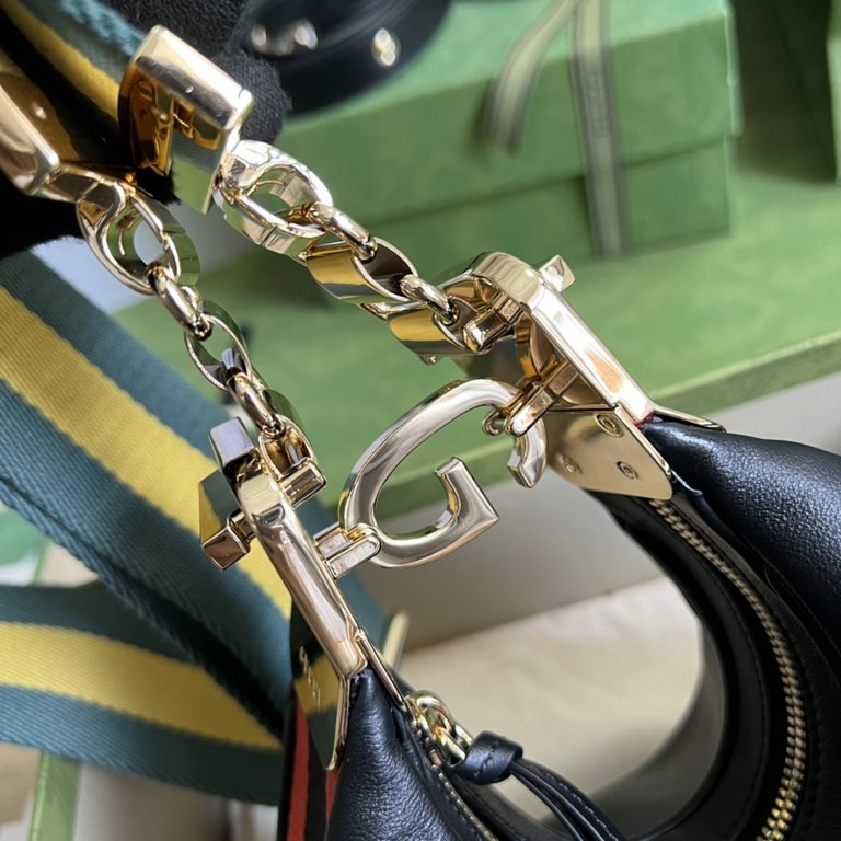 .  With a full set of original green box packaging GG Gucci Attache Series Small Shoulder Backpack The Gucci Love March collection is a refreshed interpretation of the brand's canonical elements, paying homage to the end