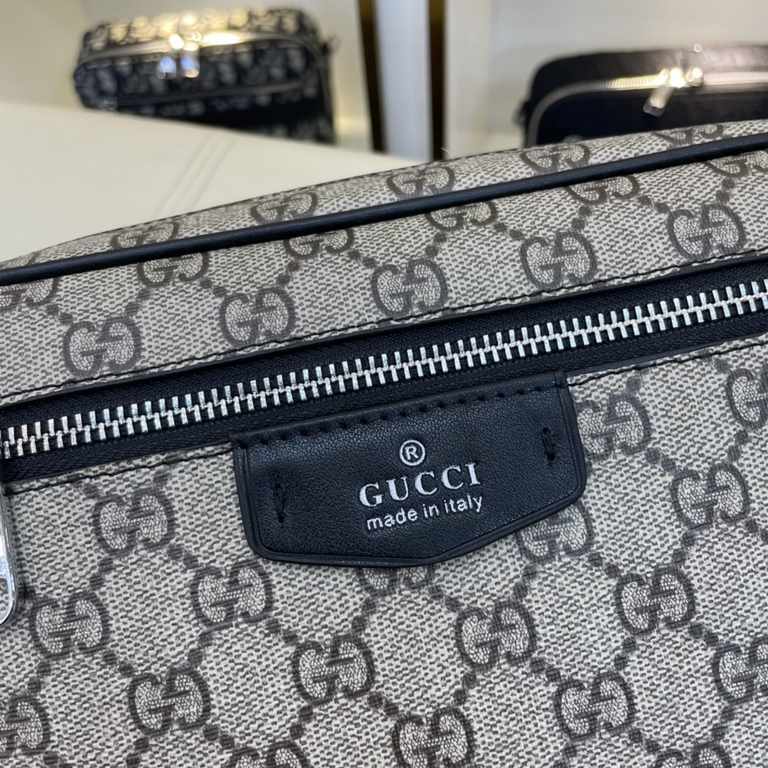 .     The original single official website 8004-3 Gucci original single authentic new counter with the same high-end men's casual cross-body bag   workmanship is super refined and elegant. Leather feel soft and comfortab