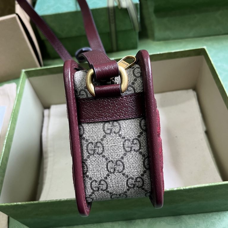 .   with a full set of original green box packaging   mini GG canvas mini shoulder bag, Gucci small leather accessories to break through the boundaries of design, and continue to reinterpret the classic travel pieces in 