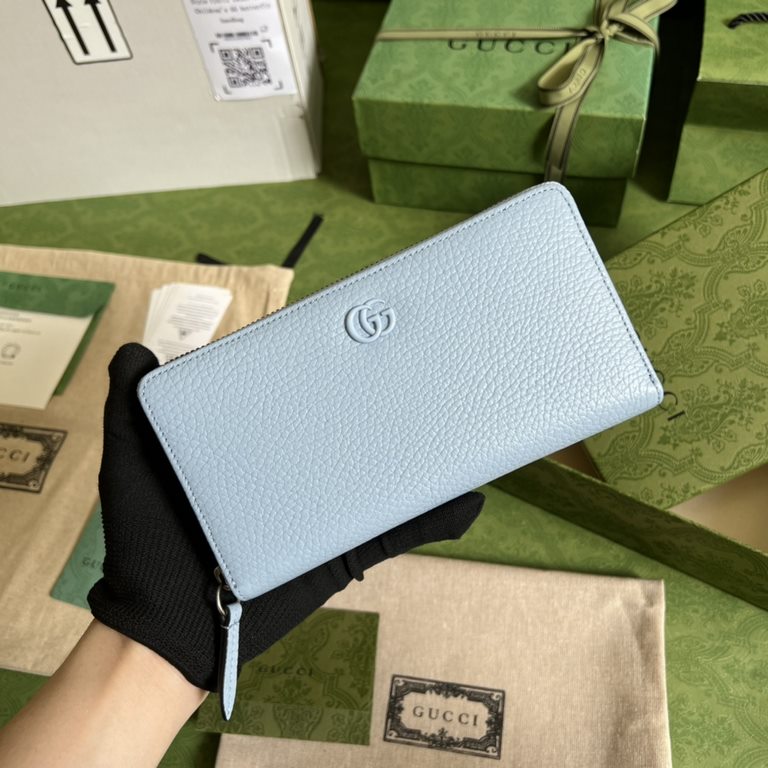 .  With full original green box packaging GG Marmont Zipper Wallet, Dear Alessandro Michele, Each of the beloved designs has a connection to the House's past, which the creative director has brought into the present coll