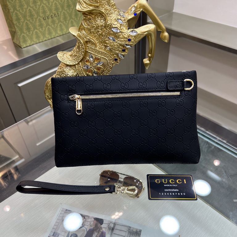 Gucci Gucci   new clutch bag, high-end quality fabrics with imported double G leather, is undoubtedly this season's much sought-after beautiful points! Low-key luxury, feel comfortable, simple and refreshing design more 