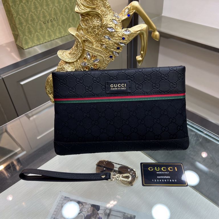 Gucci Gucci   new clutch bag, high-end quality fabrics with imported double G leather, is undoubtedly this season's much sought-after beautiful points! Low-key luxury, feel comfortable, simple and refreshing design more 