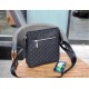 (Model 33086 ~ crossbody bag black) Gucci GUCCI [Delight] 2020 Men's Casual Series       quite broad and smooth generous last design, with superb stitching outlines the leisure of the elegant mood,      depicts the man's