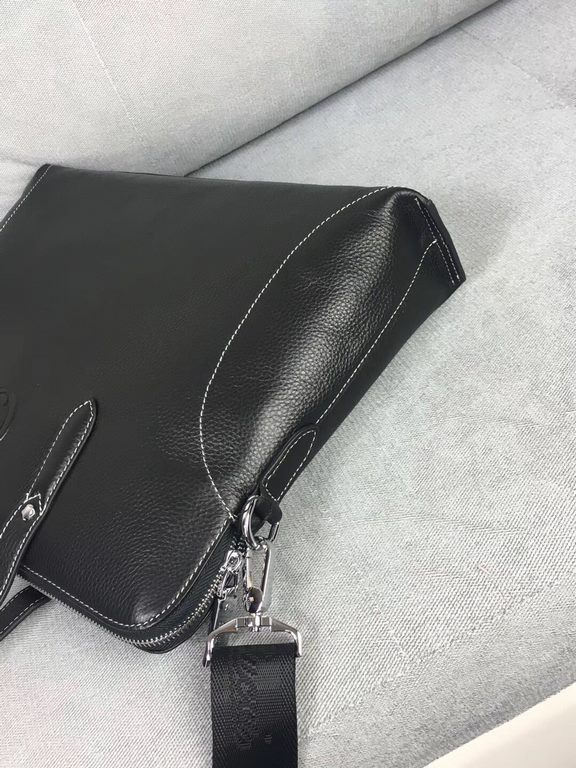 top goods Gucci handbag crossbody bag    classic hot shipping pull, without adding any effect) top imported original cowhide, ultra-high definition hardware logo logo, ultra-comfortable feel soft, ultra-high-tech appliqu