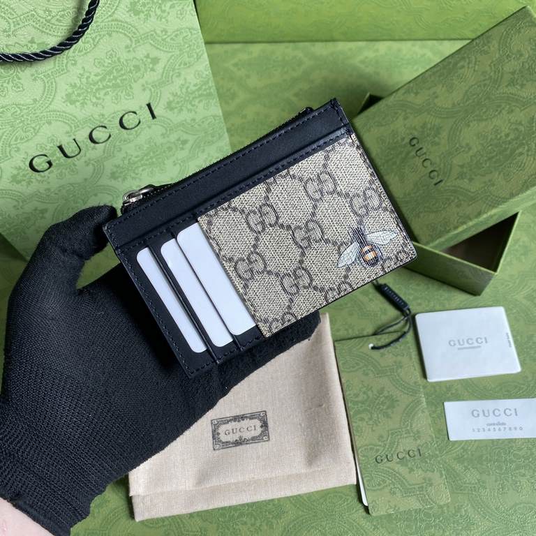 GG Marmont.   with a full set of original green packaging   can not stop the beauty of the bag you receivedGG Marmont series,  elegant and delicate design but captured the hearts of many young girls! It is also a must-ha