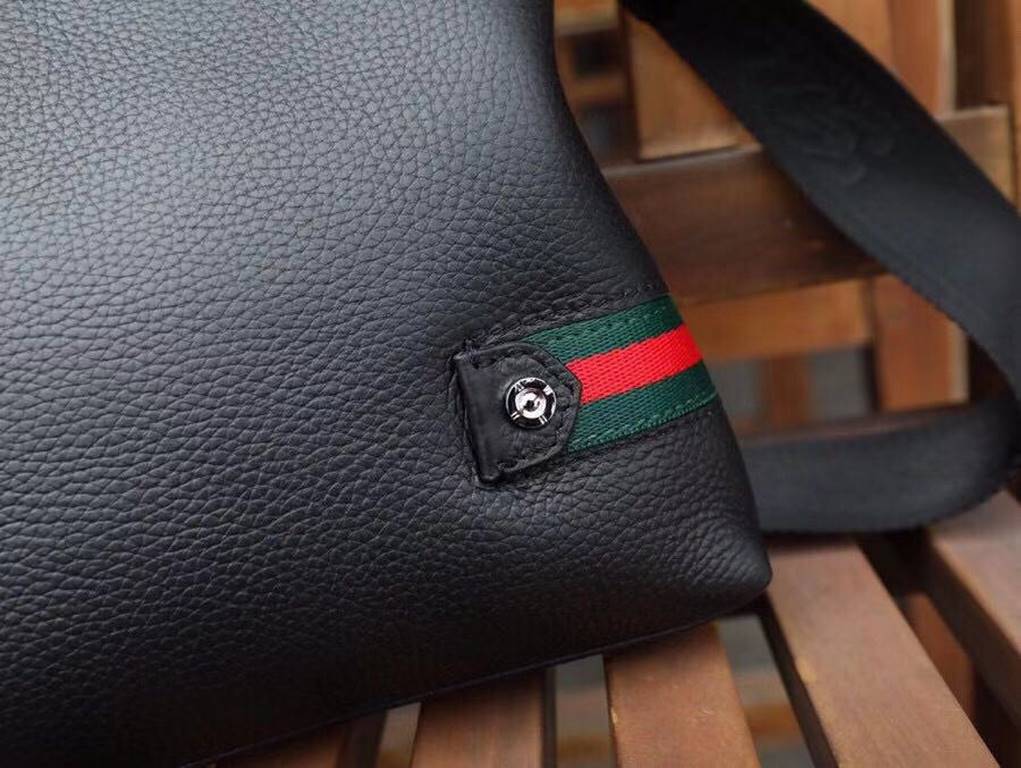 Batch (Model 33028 head layer cowhide crossbody bag) Gucci GUCCI [Delight] 2020 Men's Casual Series      quite broad and smooth generous last design, with superb stitching to outline the leisure of the elegant mood,     