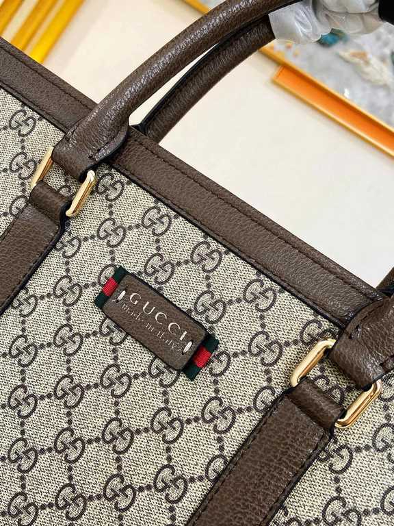 秘 [Gucci Briefcase]     Italian Milan counter new    Imported special fabrics with cowhide  [Strong] Casual Outdoor Backpacks, Calling Counter      Top Original Single Goods  [Strong] That texture is impeccable. Unique i