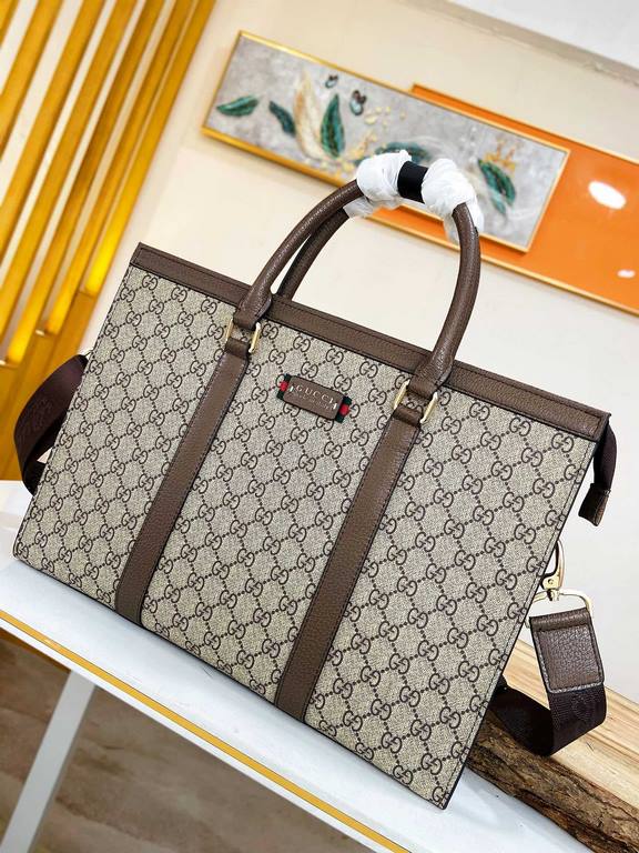 秘 [Gucci Briefcase]     Italian Milan counter new    Imported special fabrics with cowhide  [Strong] Casual Outdoor Backpacks, Calling Counter      Top Original Single Goods  [Strong] That texture is impeccable. Unique i