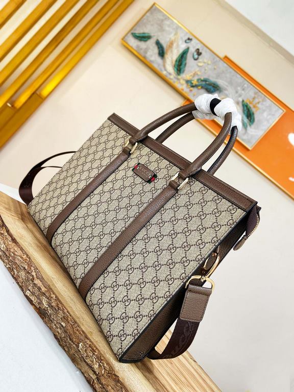 秘 [Gucci Briefcase]     Italian Milan counter new    Imported special fabrics with cowhide  [Strong] Casual Outdoor Backpacks, Calling Counter      Top Original Single Goods  [Strong] That texture is impeccable. Unique i