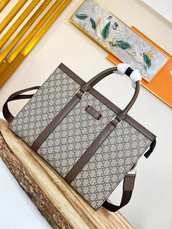 秘 [Gucci Briefcase]     Italian Milan counter new    Imported special fabrics with cowhide  [Strong] Casual Outdoor Backpacks, Calling Counter      Top Original Single Goods  [Strong] That texture is impeccable. Unique i