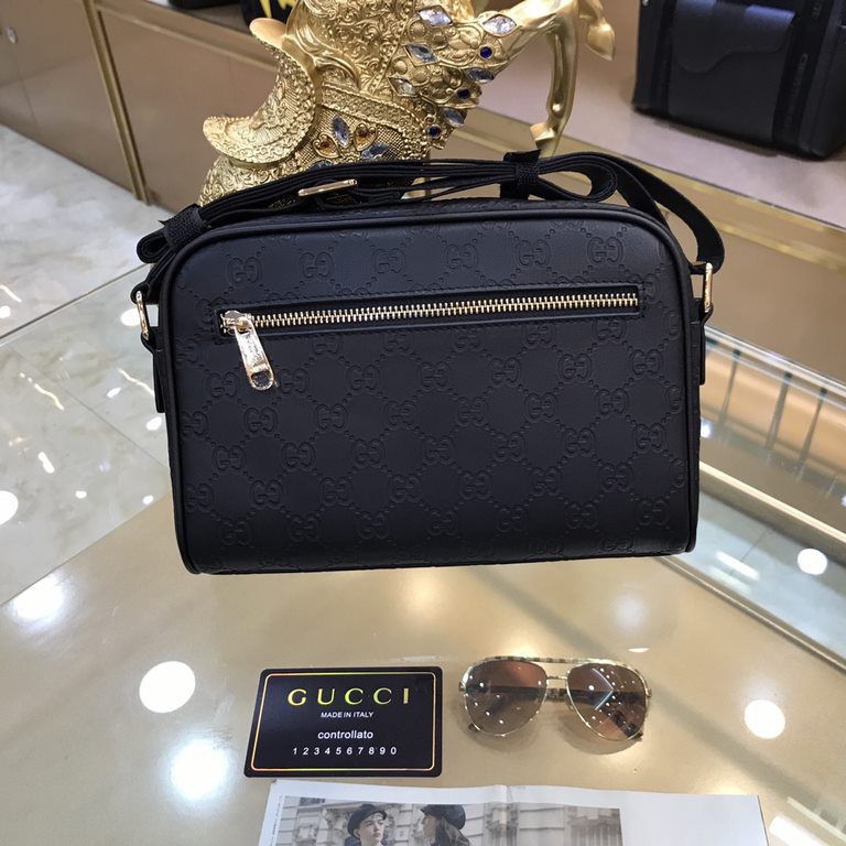 GUCCI Gucci The latest explosion of men's shoulder bag, high-end imported double G flower leather Leather grain clear leather gloss is excellent, the leather feel soft and comfortable    perfect interpretation of the qua