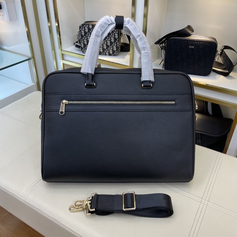 .     The original official website 66224-1 Gucci original single authentic new counter with the same high-end men's casual briefcase   workmanship is super refined and elegant. With imported raw materials cowhide counte