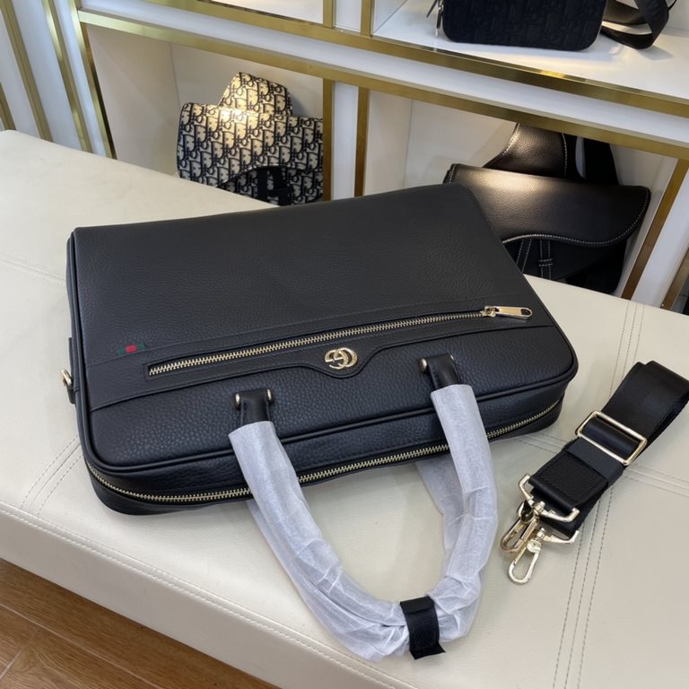 .     The original official website 66224-1 Gucci original single authentic new counter with the same high-end men's casual briefcase   workmanship is super refined and elegant. With imported raw materials cowhide counte