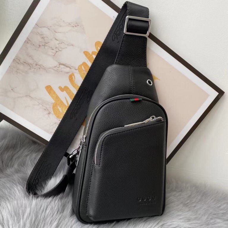 Gucci men's chest bag   exclusively for men tends to be simple mainly Leather is destined to become the focus  imported cowhide calm and low-key practical business style   as a men's basic items most suitable for the mos