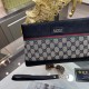 Gucci Gucci   new clutch bag, high-end quality fabrics with imported double G leather, is undoubtedly this season's much sought-after beautiful points! Low-key luxury, feel comfortable, simple and refreshing design more 