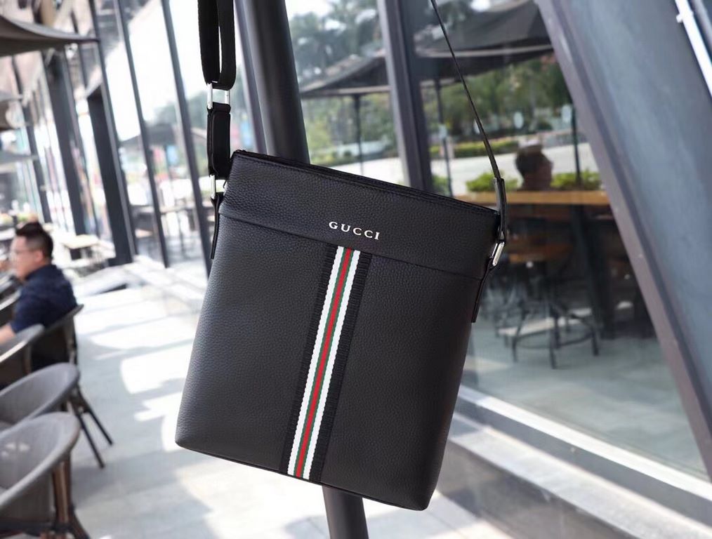 New coming (Model 0207)  Gucci gucci  Casual men's bag. Imported head layer cowhide , large capacity  relatively lightweight, simple and casual, sales champion. Going out traveling must take him, handsome full, and this 