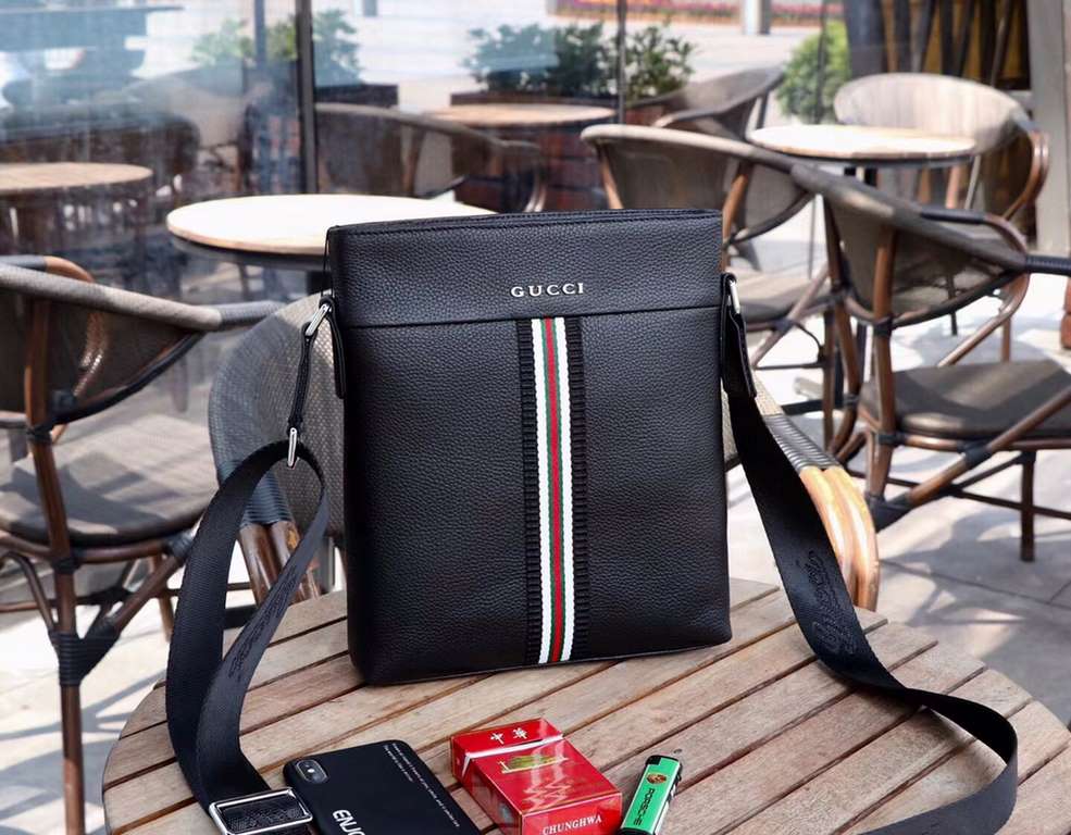 New coming (Model 0207)  Gucci gucci  Casual men's bag. Imported head layer cowhide , large capacity  relatively lightweight, simple and casual, sales champion. Going out traveling must take him, handsome full, and this 