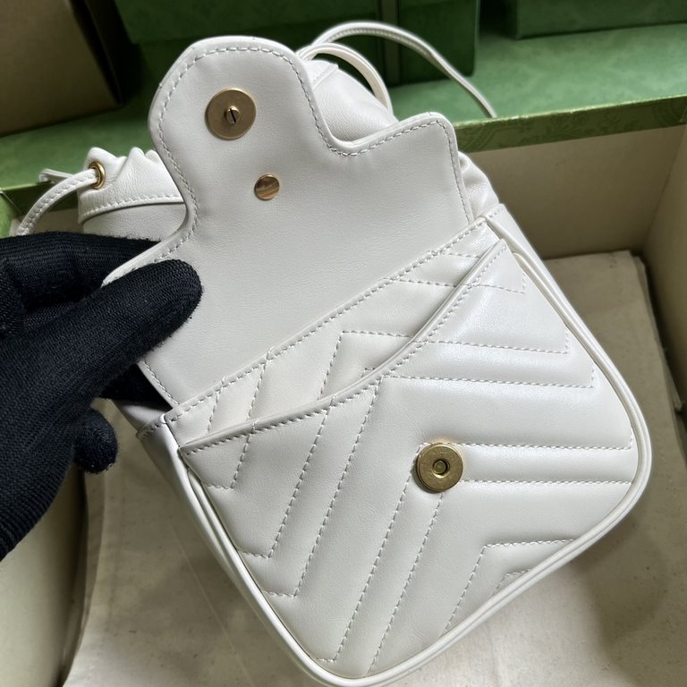 .   Comes with a full set of original green box packaging  GG Marmont Collection Mini Bucket Bag. This mini bucket bag is crafted in white quilted V-shaped leather. A signature element of the GG Marmont collection, the g