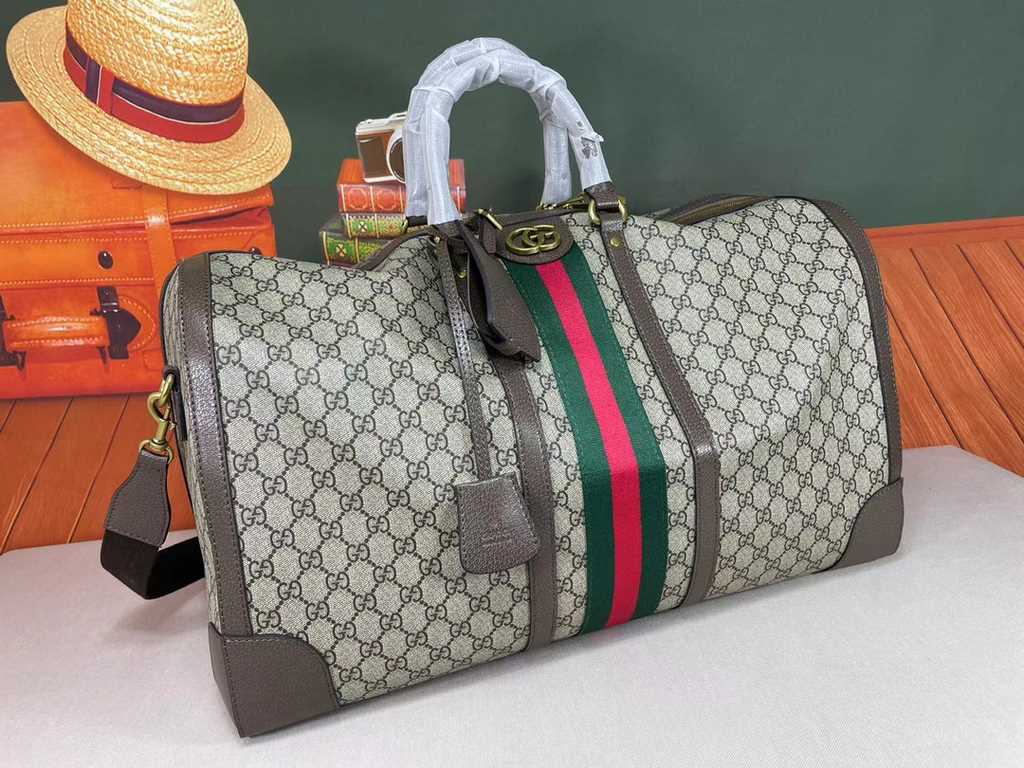 An oversized version of the   classic GG motif travel bag, which originally made its stunning debut in the Aria - Fashion Aria collection, returns this season in a high-profile statement of the brand's logo in iconic tra