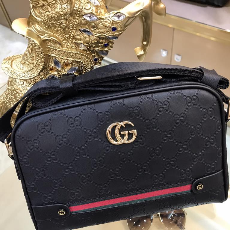 GUCCI Gucci The latest explosion of men's shoulder bag, high-end imported double G flower leather Leather grain clear leather gloss is excellent, leather feel soft and comfortable    perfect interpretation of the quality