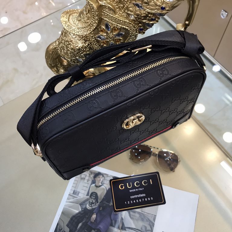 GUCCI Gucci The latest explosion of men's shoulder bag, high-end imported double G flower leather Leather grain clear leather gloss is excellent, leather feel soft and comfortable    perfect interpretation of the quality