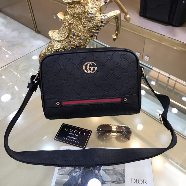 GUCCI Gucci The latest explosion of men's shoulder bag, high-end imported double G flower leather Leather grain clear leather gloss is excellent, leather feel soft and comfortable    perfect interpretation of the quality