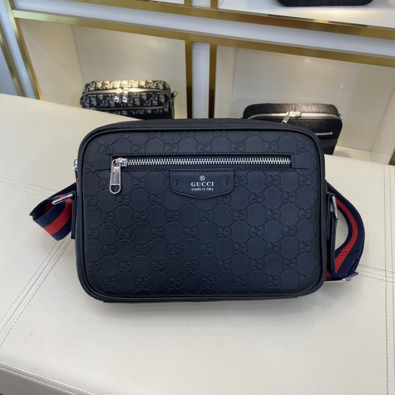 .      Original official website 8004-3 Gucci original single authentic new counter with the same high-end men's casual cross-body bag   workmanship is super refined and elegant. With imported raw materials cowhide count