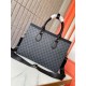 9127 Black Brown  High-end   The new GUCCI Ophidia collection presents a new design briefcase in GG Supreme synthetic canvas, featuring the brand's iconic webbing and double G-shaped hardware. The double handles and deta