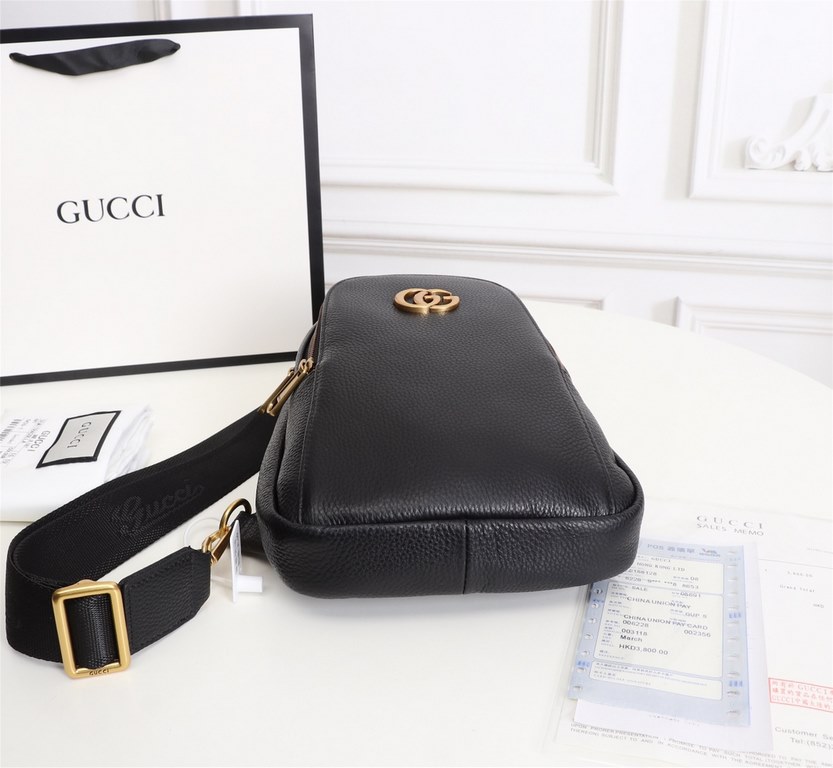 Model 0426-4 Gucci G-Home    chest bag   listed   head layer cowhide leather, vintage hardware double G   style novelty, versatile, go out of the must-have ~ color black, size 32  17  4