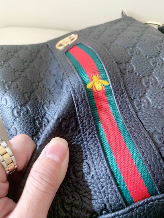 Original     New  Gucci men's top quality handbag crossbody bag   counter hot selling explosive models,   please recognize the leather and details,   high-end atmosphere   upscale  Original quality  Original cowhide     