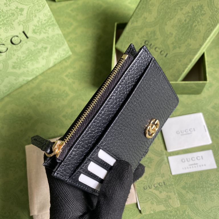 GG Marmont.   with a full set of original green packaging   can not stop the beauty of the bag you receivedGG Marmont series,  elegant and delicate design but captured the hearts of many young girls! It is also a must-ha