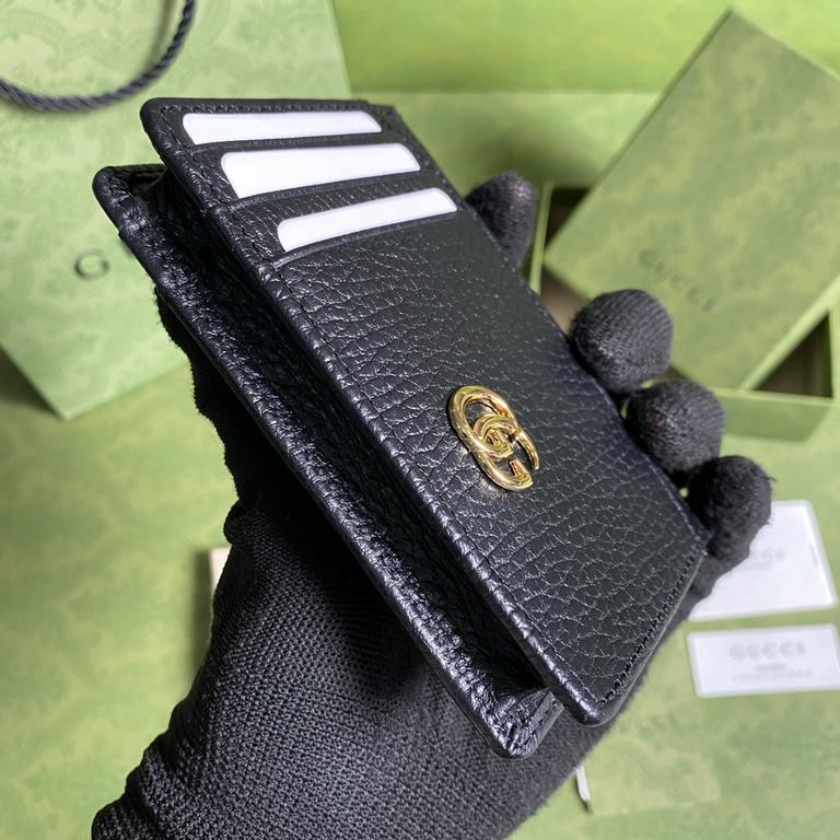 GG Marmont.   with a full set of original green packaging   can not stop the beauty of the bag you receivedGG Marmont series,  elegant and delicate design but captured the hearts of many young girls! It is also a must-ha