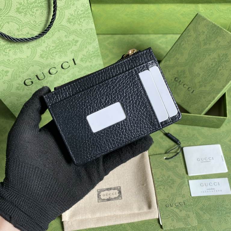 GG Marmont.   with a full set of original green packaging   can not stop the beauty of the bag you receivedGG Marmont series,  elegant and delicate design but captured the hearts of many young girls! It is also a must-ha