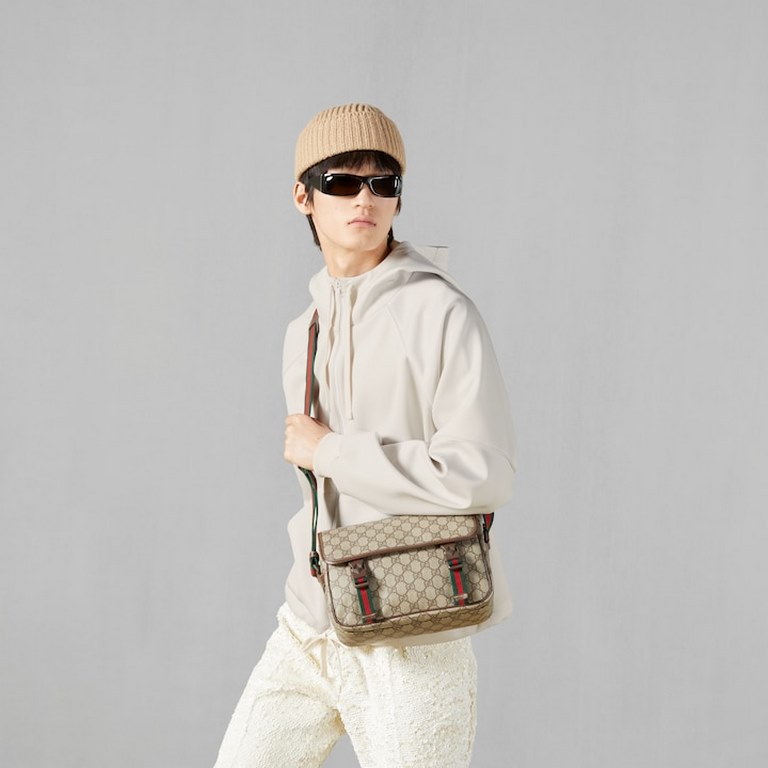 GG Messenger Bag Model No. 760123 ShippingWidely used across Gucci's collections, GG Supreme canvas has become an iconic fabric. On this messenger bag, it's crafted in beige and ebony, injecting a touch of modernity into