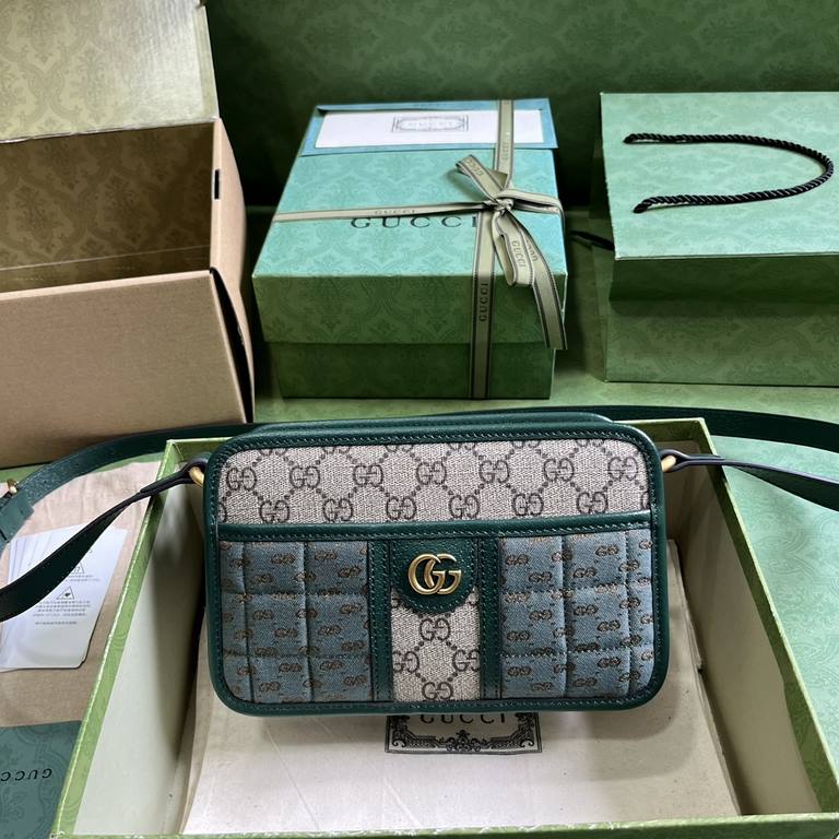 .   with a full set of original green box packaging   mini GG canvas mini shoulder bag, Gucci small leather accessories to break through the boundaries of design, continue to reinterpret the classic travel pieces in a pe