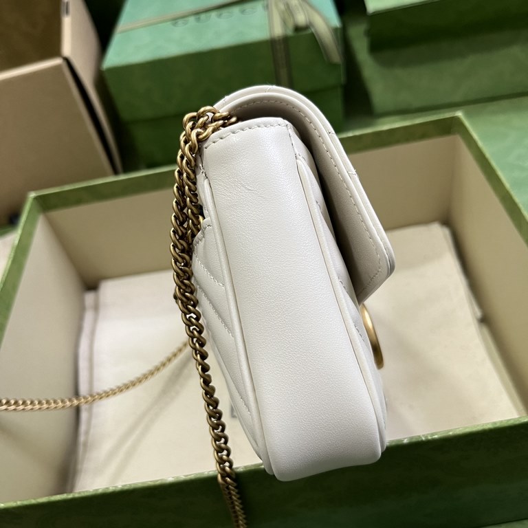 .   Comes with a full set of original green box packaging.  GG Marmont Collection Trimmed Card Case Mini Chain Wallet. The Double G accessory design infuses the brand's modern style with a traditional essence, bringing t