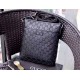 (Model 33013-2 ~ crossbody bag black) Gucci GUCCI [Delight] men's casual series       quite broad and smooth generous last design, with superb stitching outlines the casual elegance of the mood,      depicts the man's co