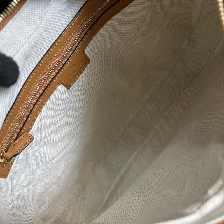 .  With a full set of original green box packaging GG Gucci Attache Series Large Shoulder Backpack The Gucci Love March series is a refreshed interpretation of the brand's canonical elements, paying homage to the endurin