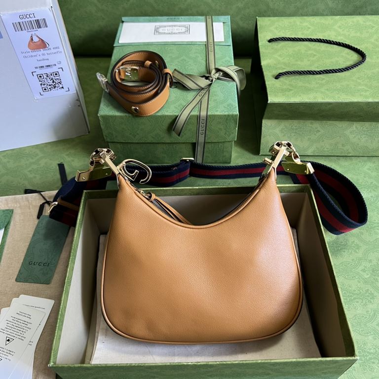 .  With a full set of original green box packaging GG Gucci Attache Series Small Shoulder Backpack The Gucci Love March collection is a refreshed interpretation of the brand's canonical elements, paying homage to the end