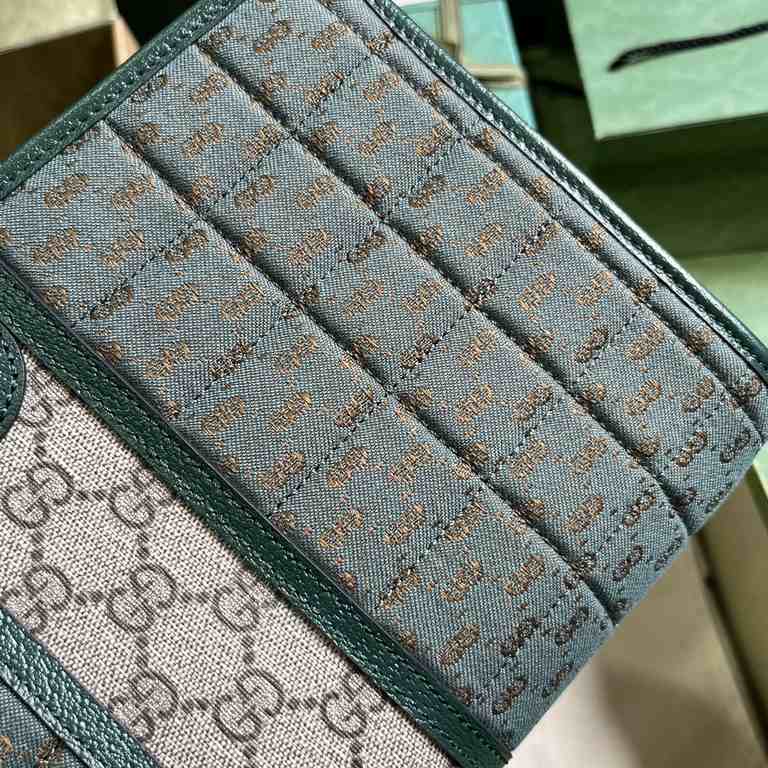 .   with full original green box packaging  Mini GG Canvas Clutch Bag.Gucci's small leather accessories push the boundaries of design and continue to reinterpret classic travel pieces in a personalized way. This men's cl