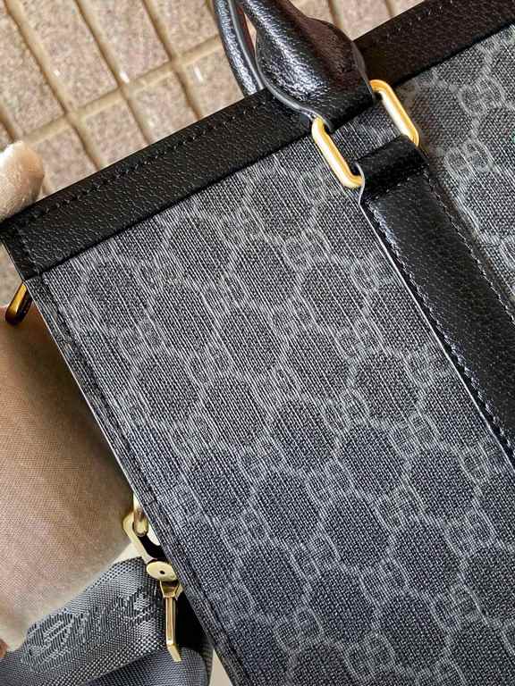 9126 Black Brown  High-end   The new GUCCI Ophidia collection presents a new design briefcase in GG Supreme synthetic canvas, featuring the brand's iconic webbing and double G-shaped hardware. The double handles and deta