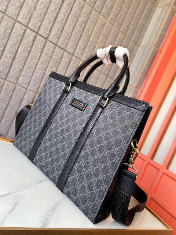 9126 Black Brown  High-end   The new GUCCI Ophidia collection presents a new design briefcase in GG Supreme synthetic canvas, featuring the brand's iconic webbing and double G-shaped hardware. The double handles and deta