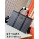 9126 Black Brown  High-end   The new GUCCI Ophidia collection presents a new design briefcase in GG Supreme synthetic canvas, featuring the brand's iconic webbing and double G-shaped hardware. The double handles and deta