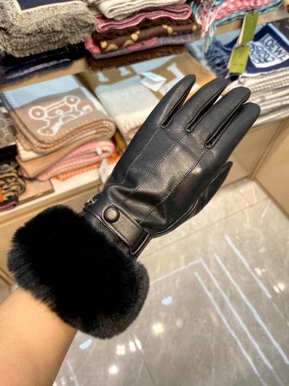 New exclusive first Chanel Chanel ladies new high-grade sheepskin gloves    goddess preferred can not miss      First-grade sheepskin Leather fine and soft cashmere lining to keep warm better goddesses set of the United 