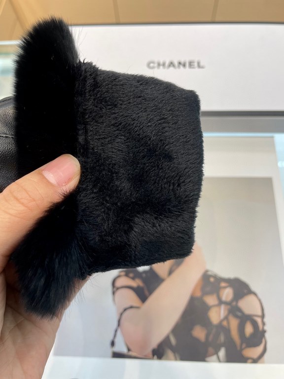 New exclusive first Chanel Chanel ladies new high-grade sheepskin gloves    goddess preferred can not miss      First-grade sheepskin Leather fine and soft cashmere lining to keep warm better goddesses set of the United 