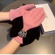 Chanel Chanel counter new wool gloves, beaded camellia   big bow   fashion gloves, fall and winter warm padded lining, super whine bow  , on the hand super comfortable and soft, versatile! average size